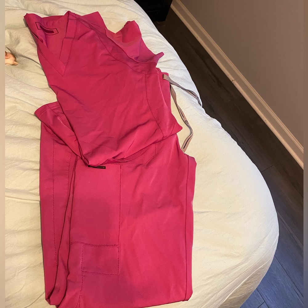 Wonder wink pink scrub set